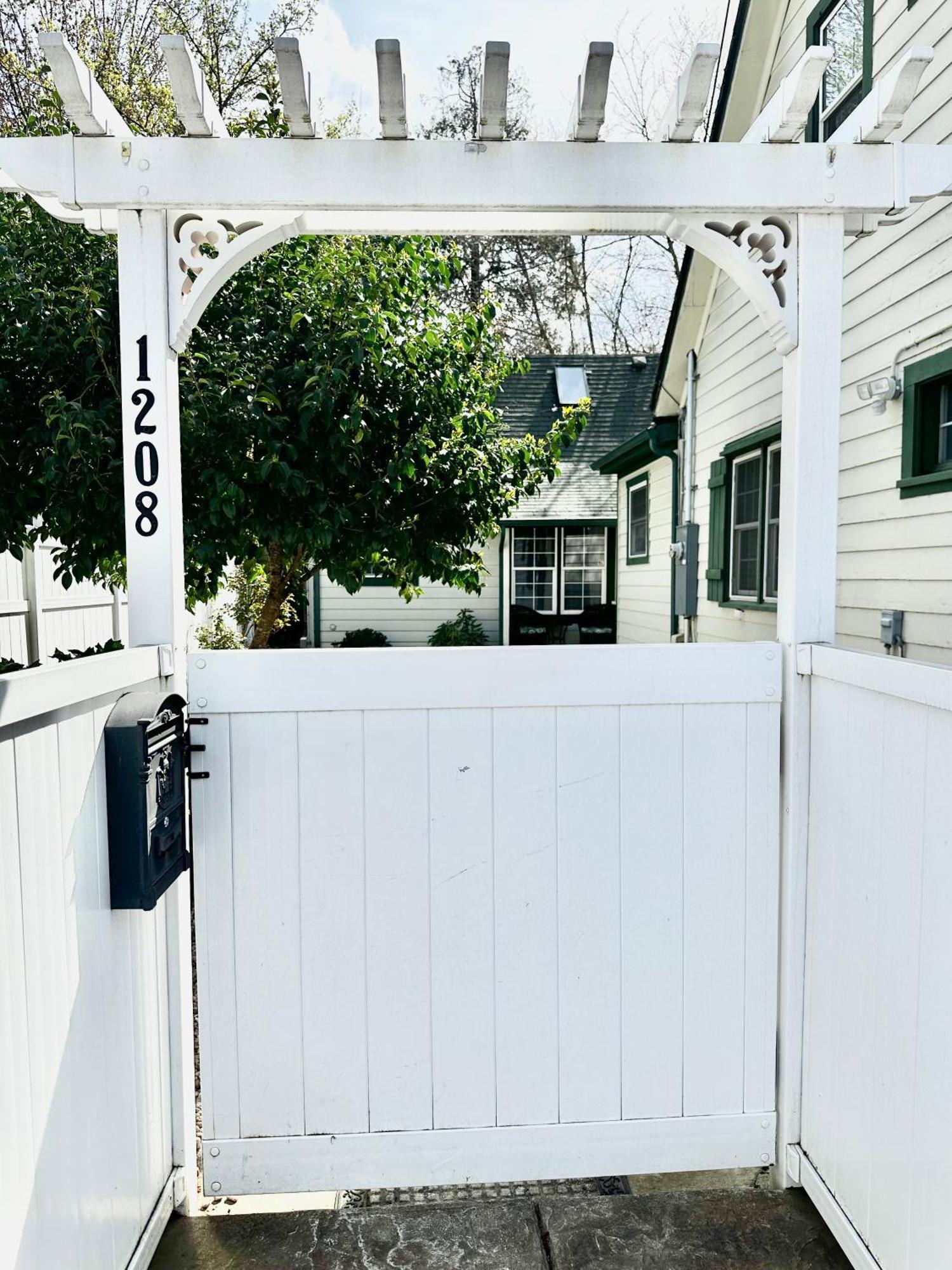 Near Downtown- Kitchen-Washerdryer-Parking Medford Exterior foto