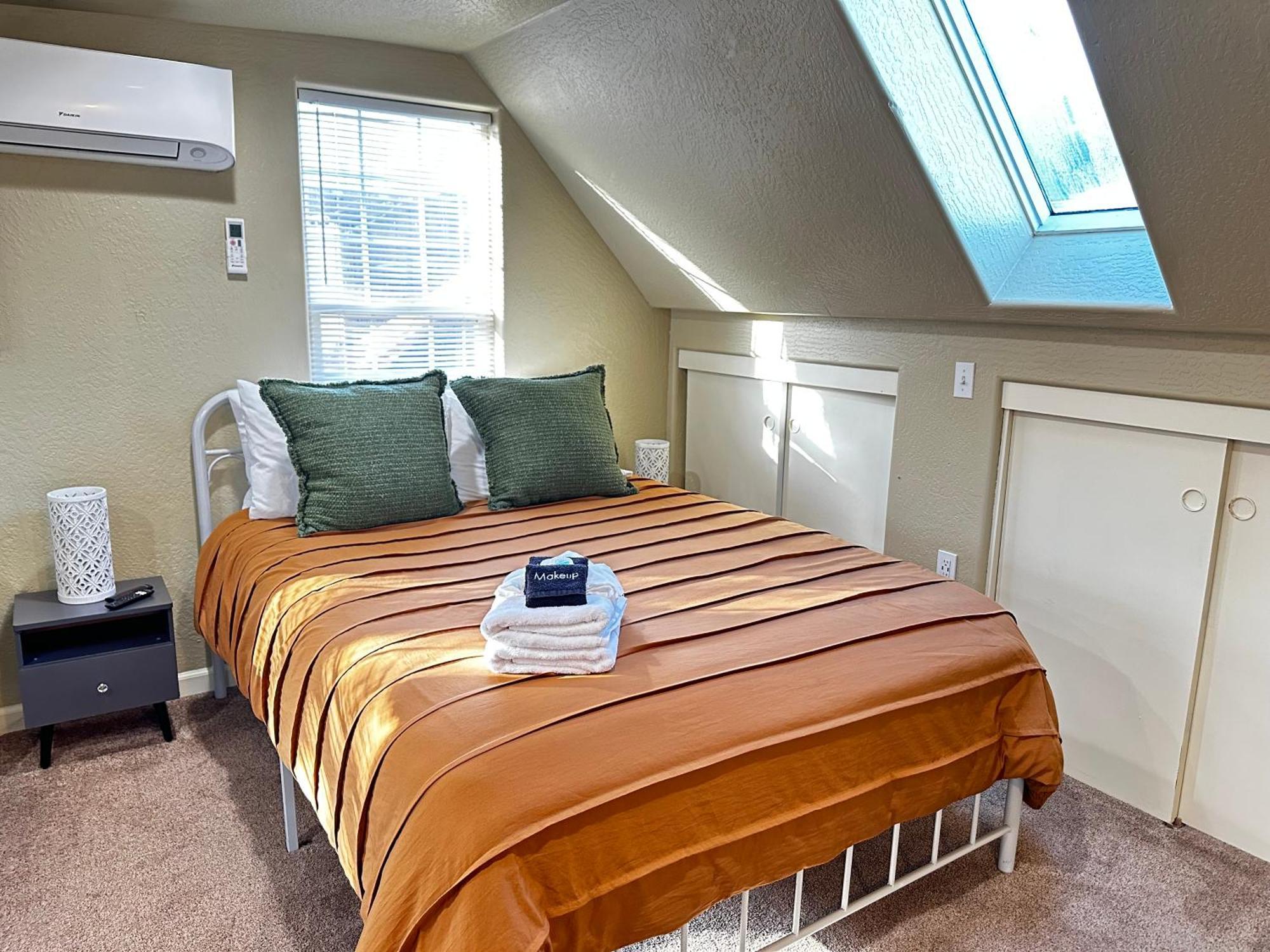 Near Downtown- Kitchen-Washerdryer-Parking Medford Exterior foto